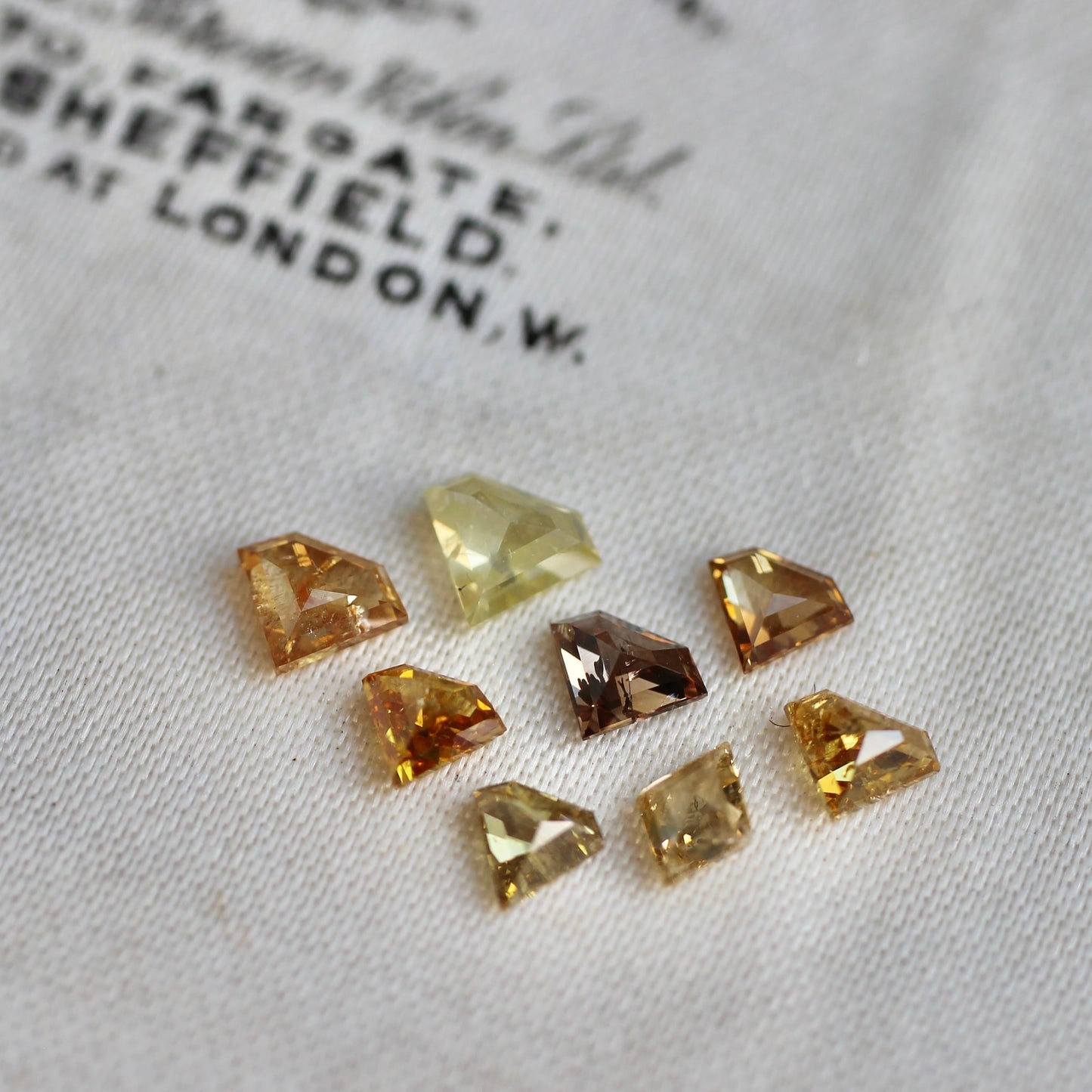 ダイヤカット オリーブブラウンダイヤモンド 0.14ct 3.7mm×3.8mm-1.6mm 【MJ2468】