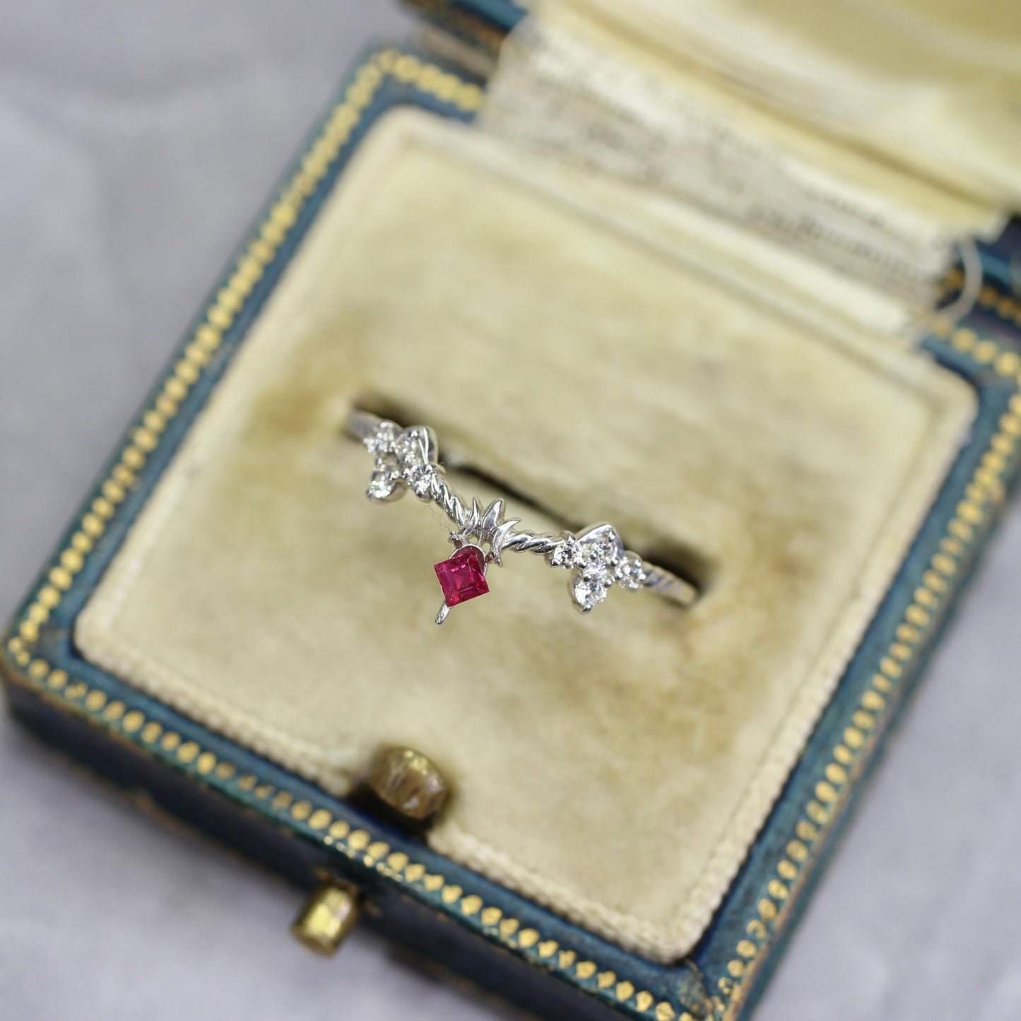 ルビー 0.06ct スクエアカット 2.1mm×2.1mm×1.3mm【MJ2749】