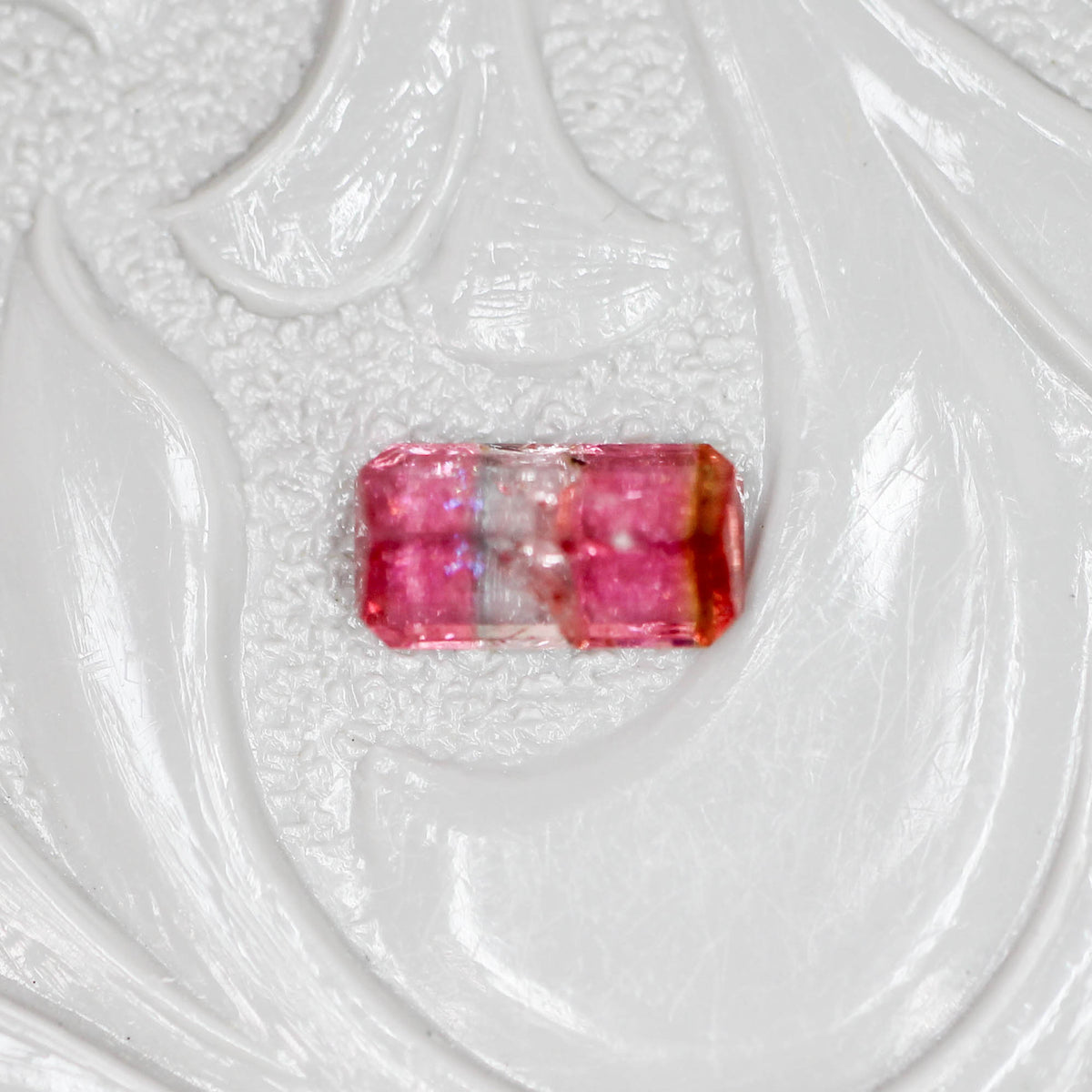 パーティーカラードトルマリン 0.27ct エメラルドカット 5.3mm×2.8mm×2.0mm【MJ3133】
