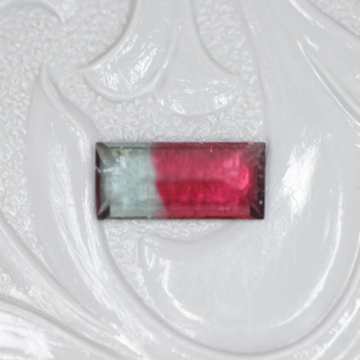 バイカラートルマリン 0.56ct スクエアカット 7.5mm×3.4mm×2.3mm【MJ3137】