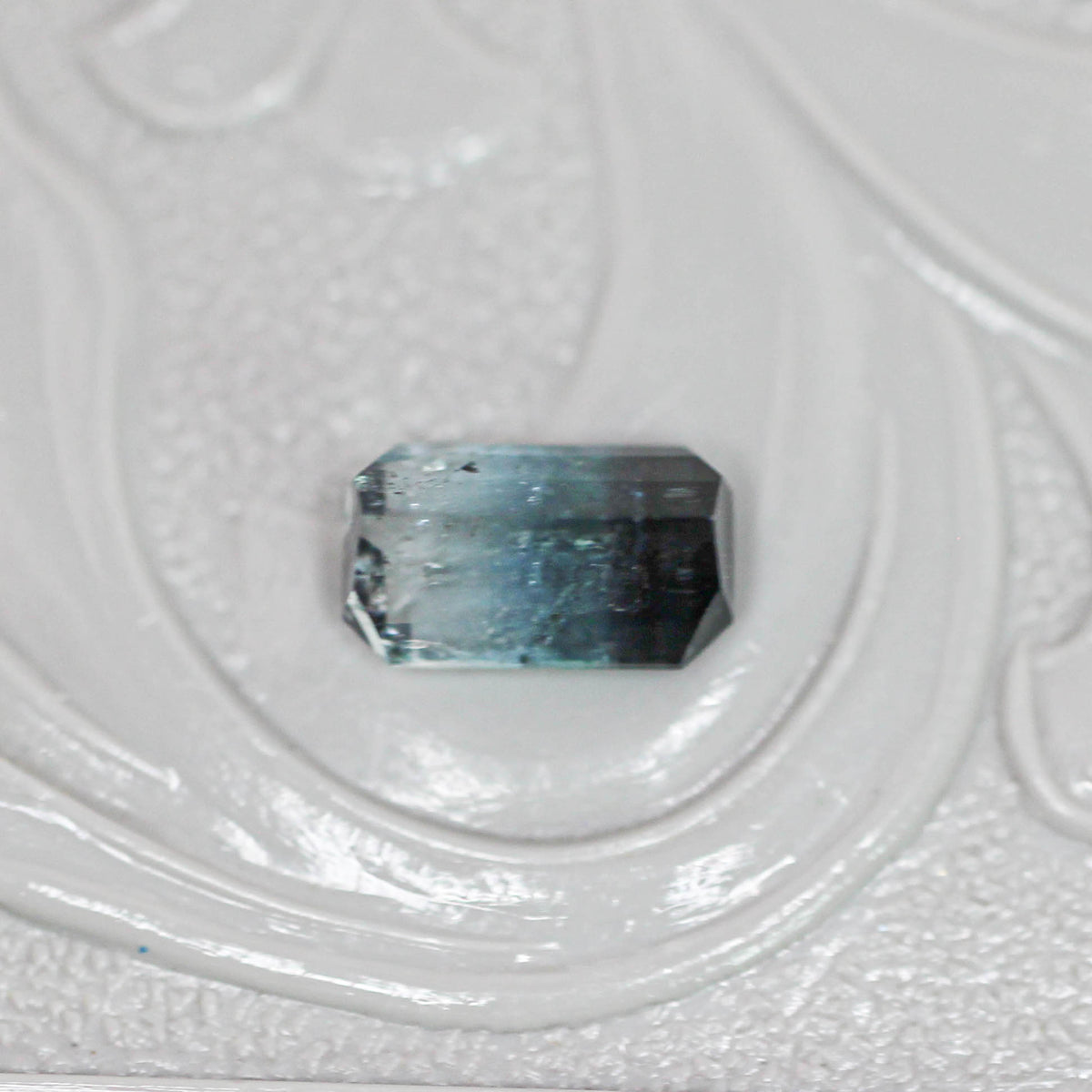 バイカラートルマリン 0.58ct エメラルドカット 6.0mm×3.5mm×3.0mm【MJ3139】