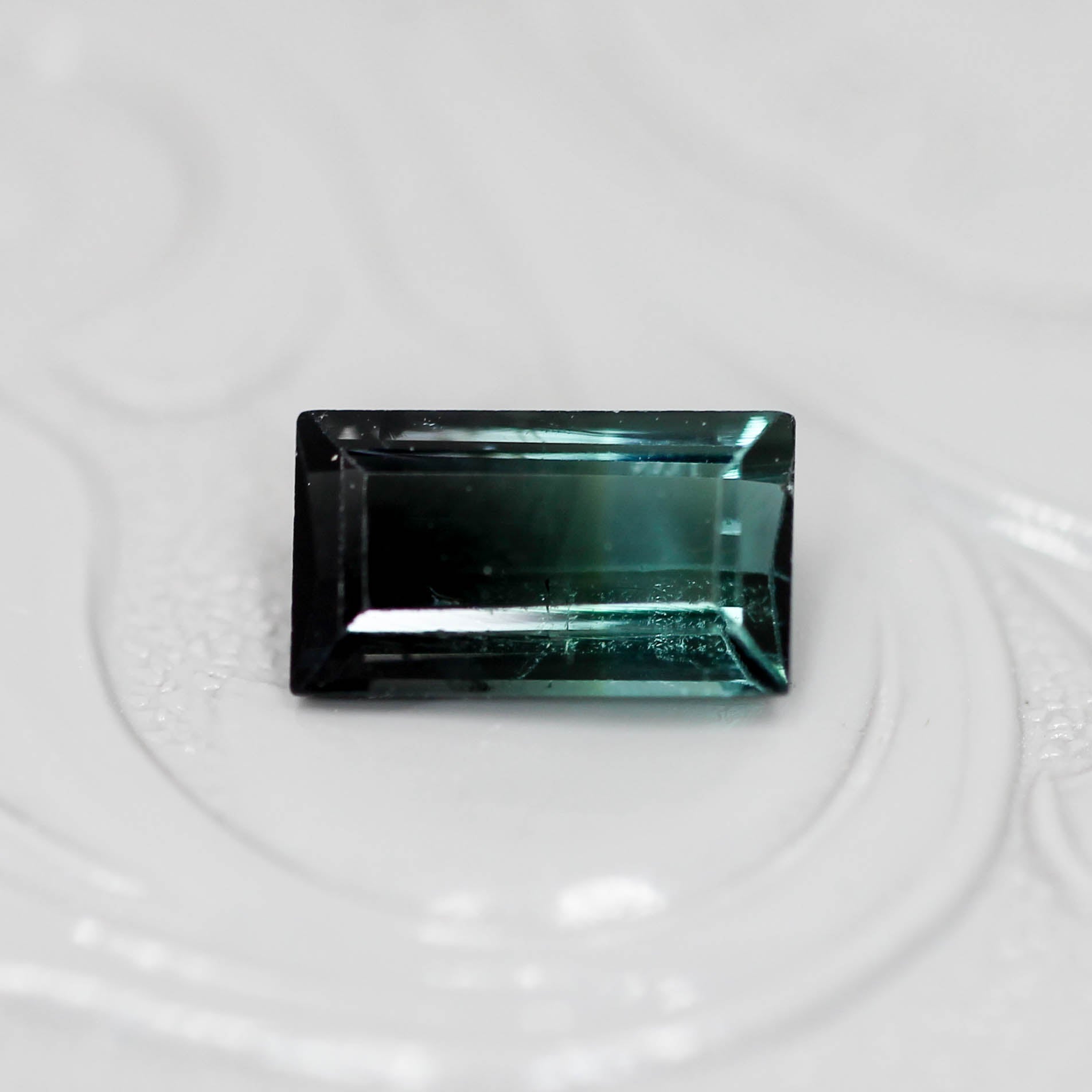バイカラートルマリン 0.92ct スクエアカット 7.5mm×4.3mm×2.9mm