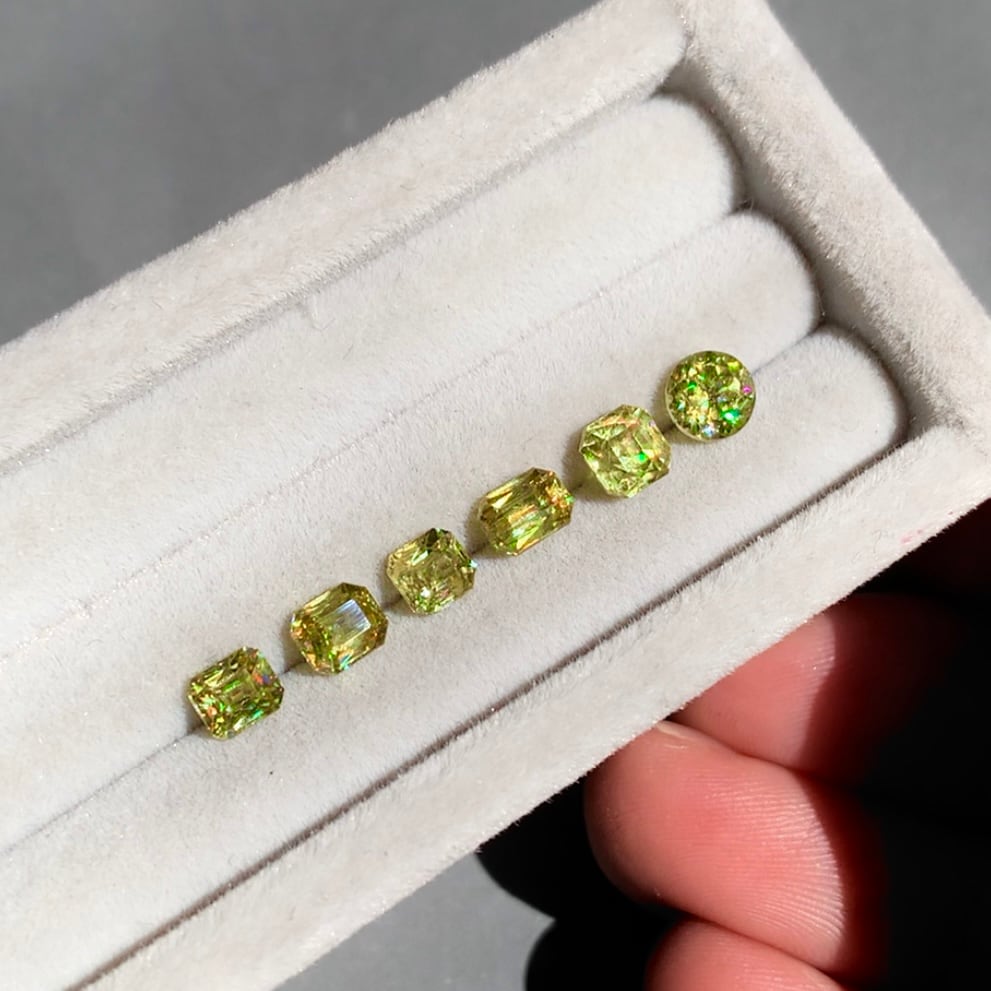 スフェーン 0.74ct ラウンドカット 4.9mm×4.9mm×3.4mm【MJ2721】