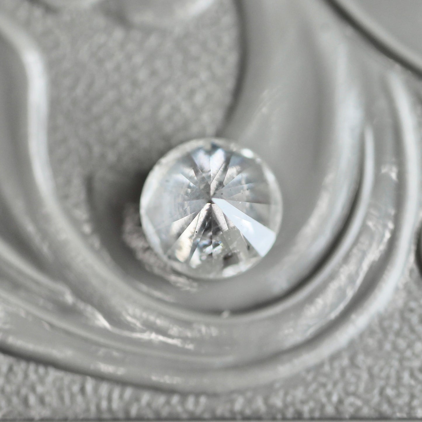 ソルトアンドペッパーダイヤモンド 0.57ct 5.1mm 【MJ2438】