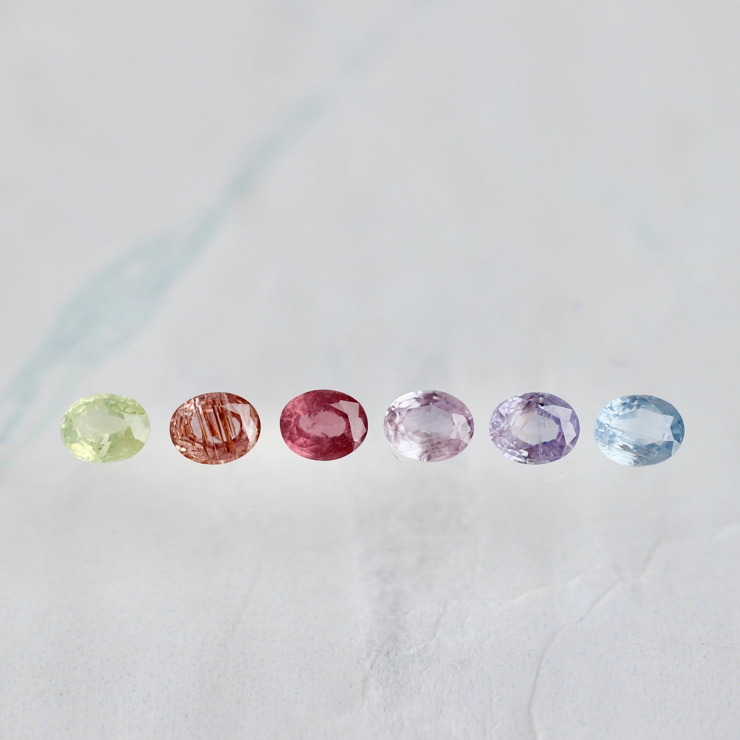非加熱サファイア 0.48ct 5mm×4mm オーバルカット 【MJ2434】