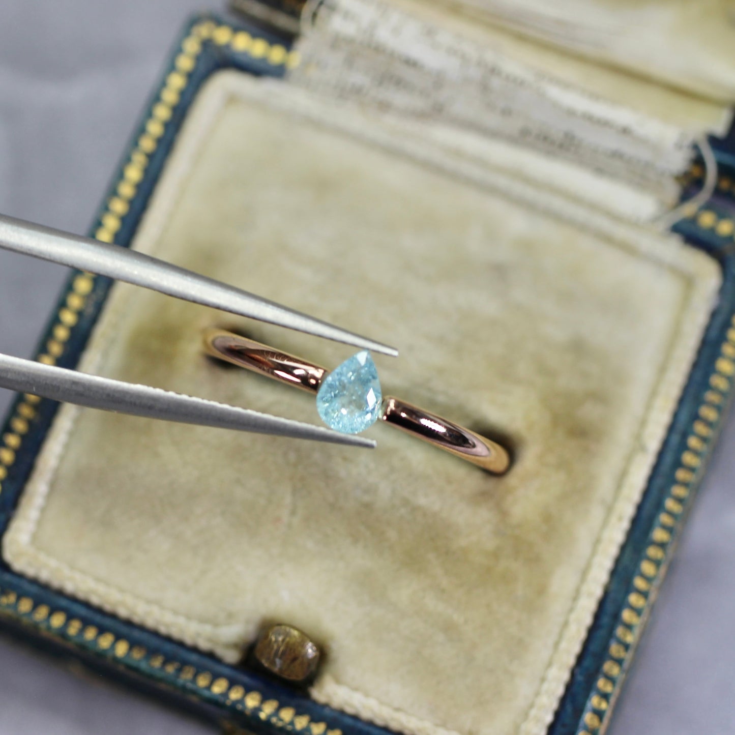 パライバトルマリン モザンビーク産 0.22ct ペアシェイプ 4.8mm×3.6mm×2.3mm【MJ2742】