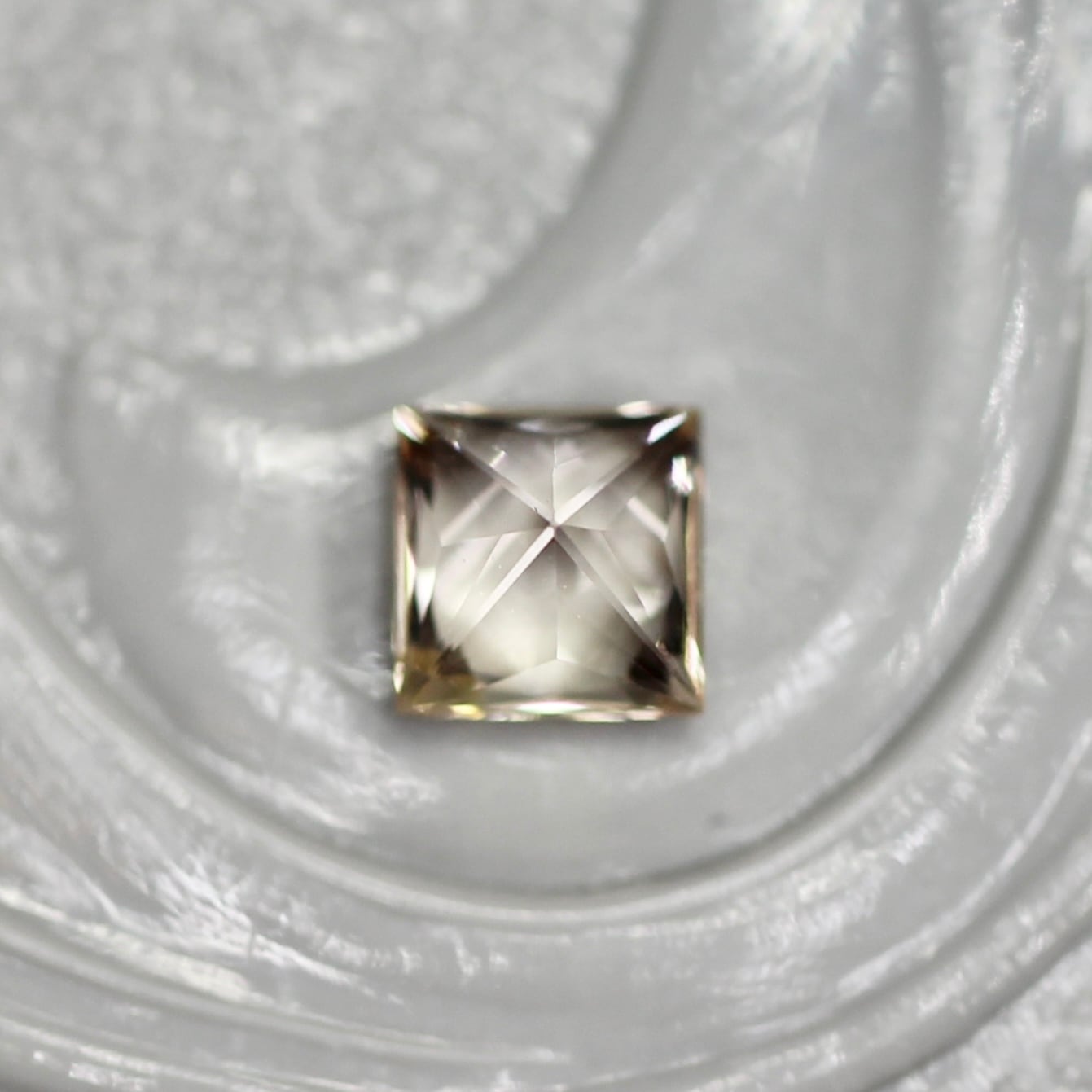 サファイア 0.19ct スクエアカット 3.1mm×3.1mm×2.2mm【MJ2687】