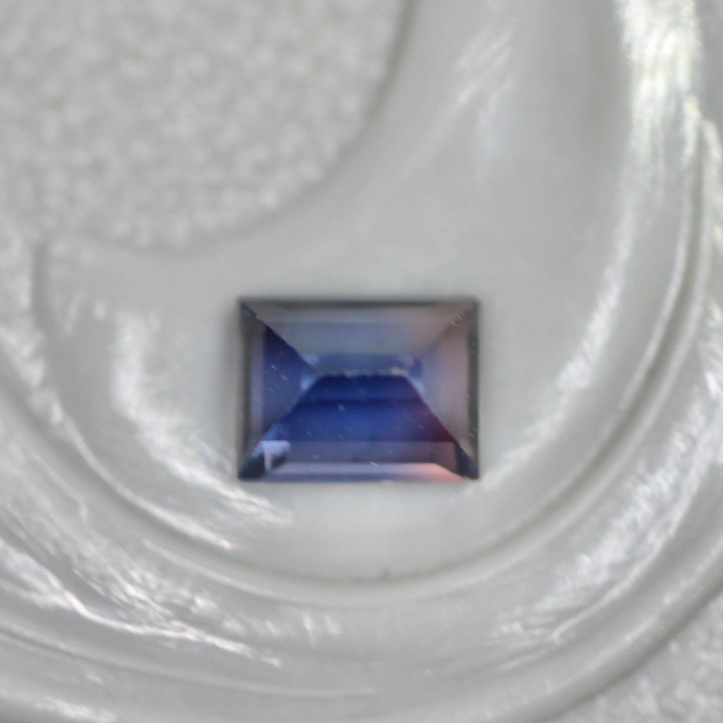 バイカラーサファイア 0.22ct スクエアカット 3.9mm×3.0mm×2.0mm【MJ2706】