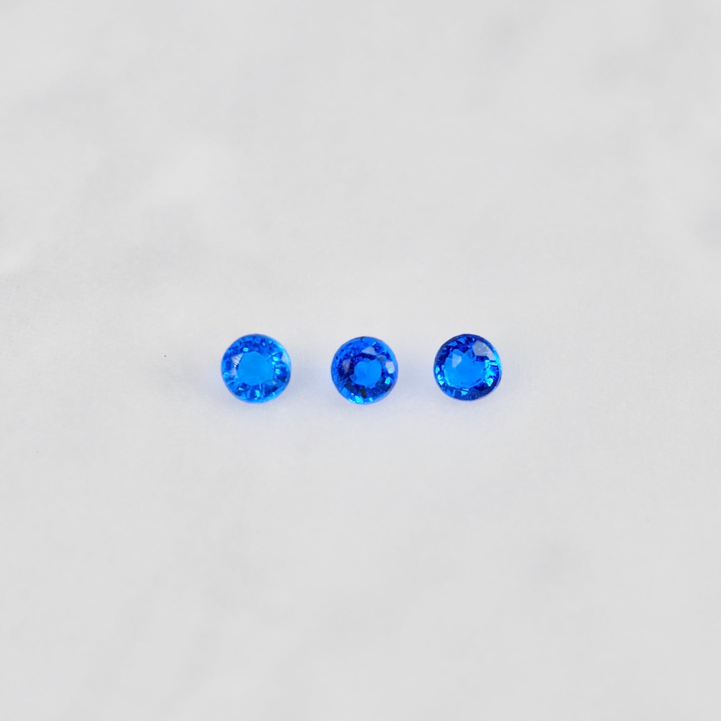 アウイナイト ラウンドカット 1.6mm×1.6mm×1.2mm【MJ2556-2】