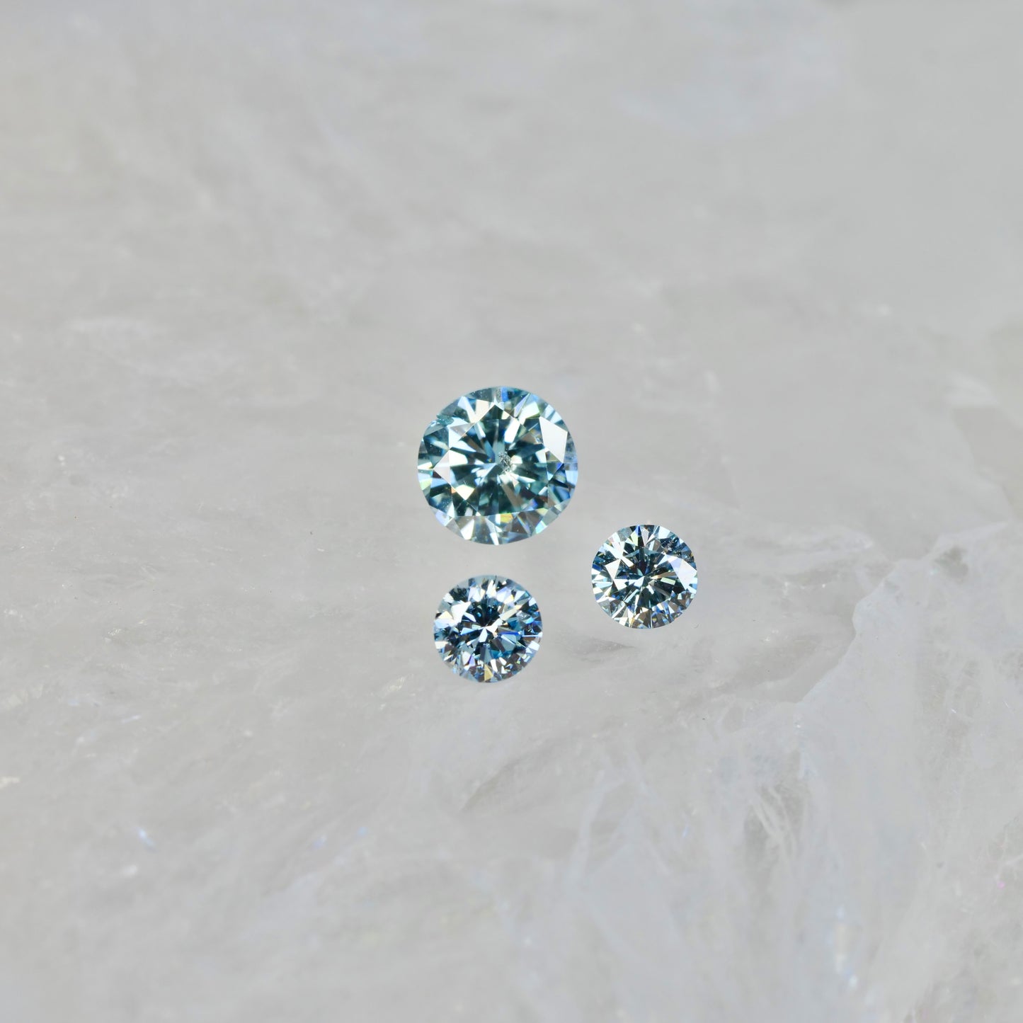 アイスブルーダイヤモンド 0.16ct ラウンドブリリアントカット 3.5mm×3.5mm×2.1mm【MJ2931】
