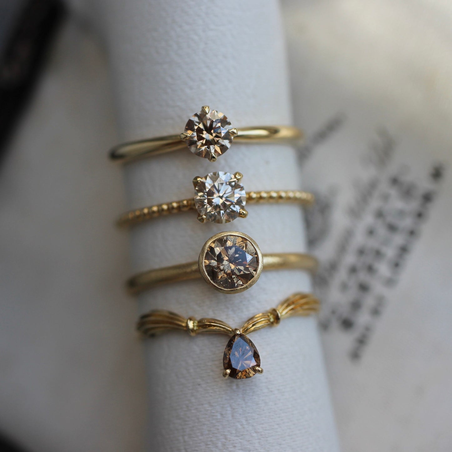 ブラウンダイヤモンド 0.325ct 4本爪×絞りアーム K18YGリング 【MJ2412】