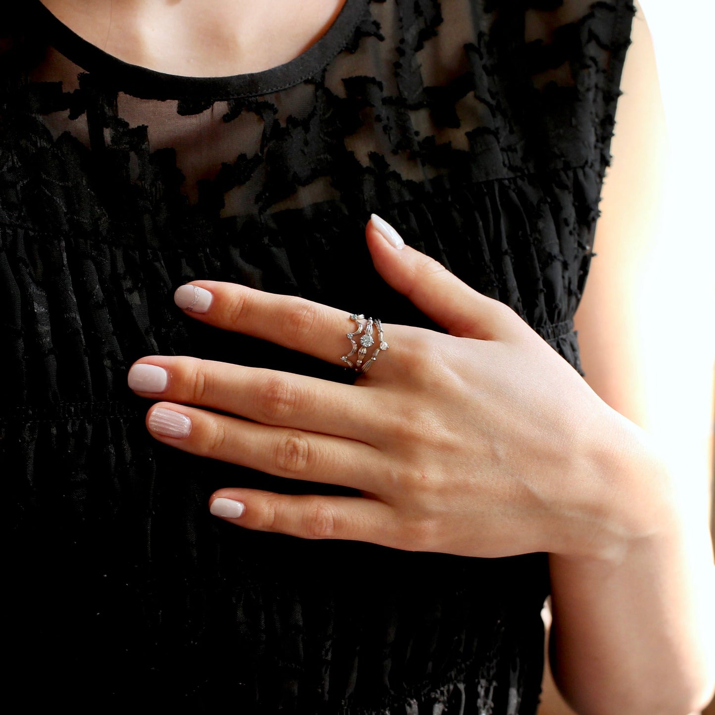 アイスブルーダイヤモンド 計0.06ct ラウンドブリリアントカット Pt900 3本爪×クラウンアーム【MJ2844】