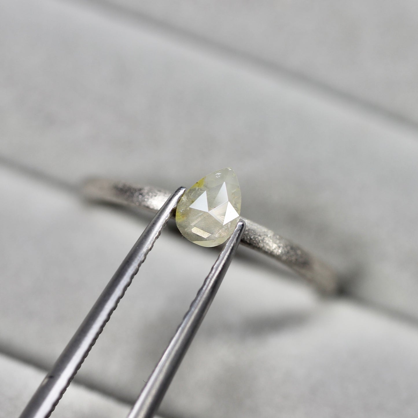 ペアシェイプカット ナチュラルダイヤモンド 0.19ct 4.9mm×3.4mm-0.6mm 【MJ2485】