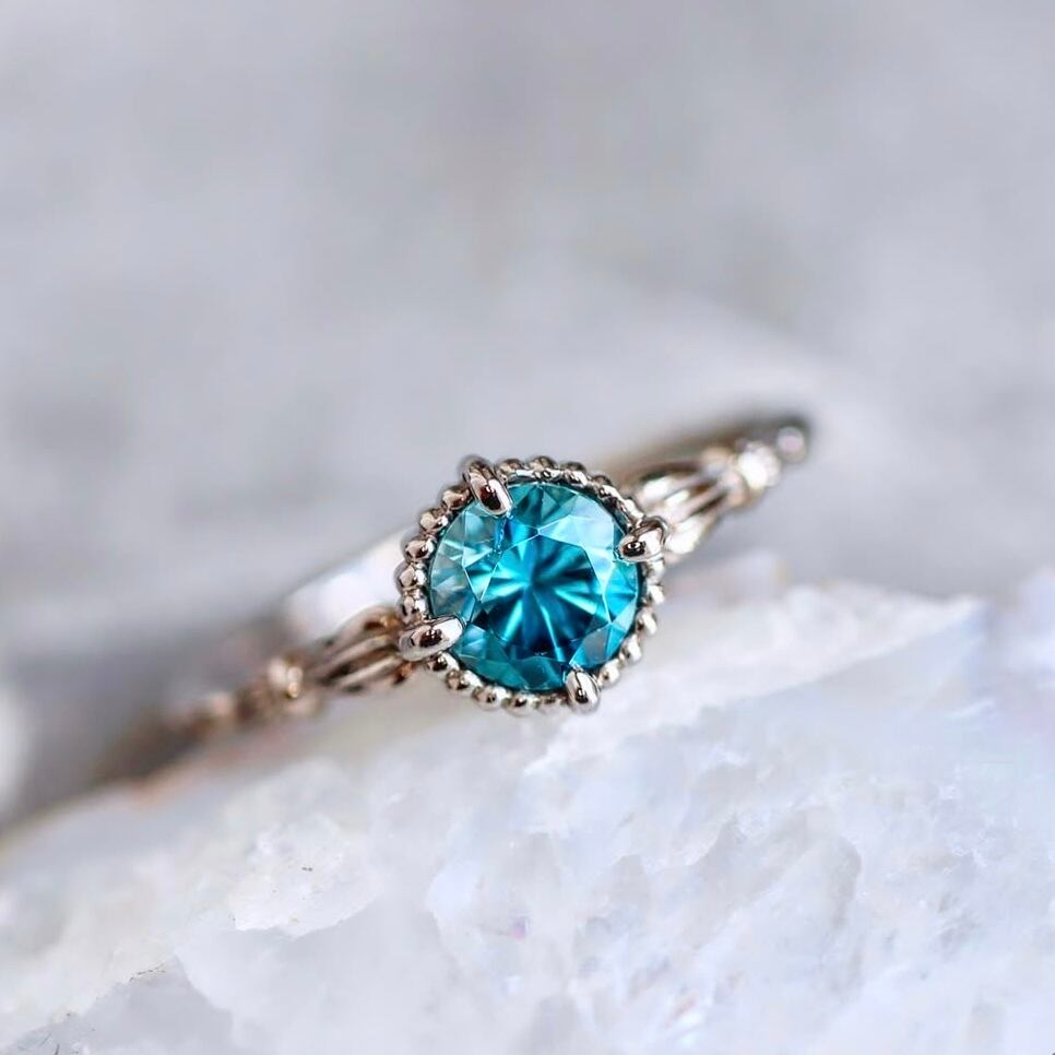 ラタナキリブルージルコン 0.73ct 5mm【MJ2539】