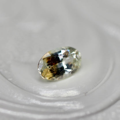 モンタナサファイア 0.25ct オーバルカット  4.7mm×2.9mm×2.0mm【MJ2733】