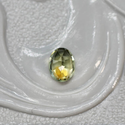 モンタナサファイア 0.23ct オーバルカット 3.6mm×2.6mm×1.8mm  【MJ2635】