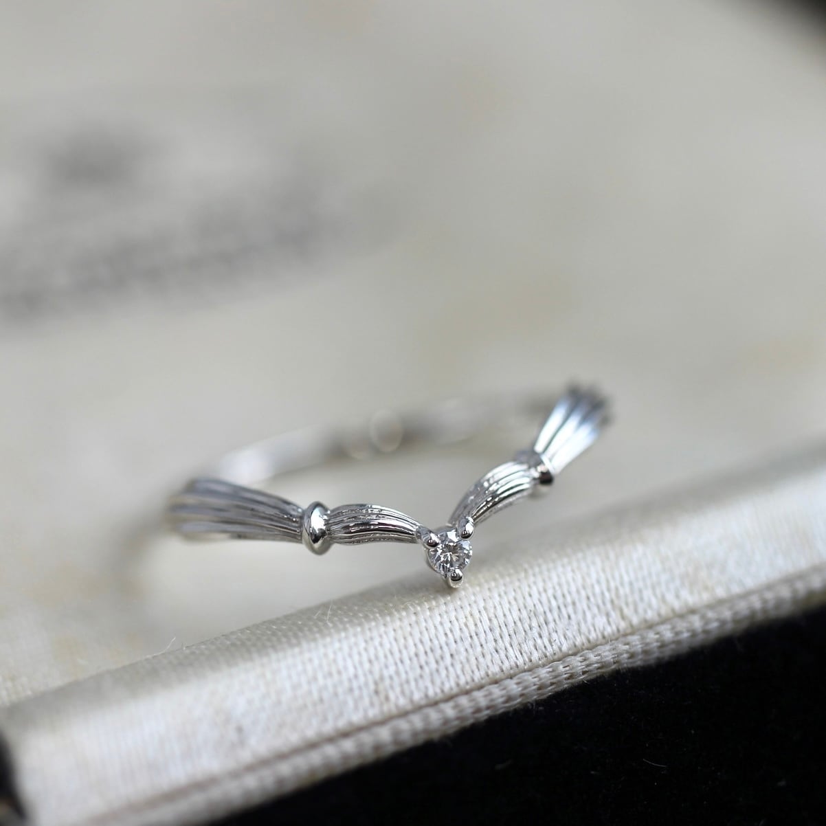 アンティークVリング ダイヤモンド0.02ct VSクラス 【MJ2503】