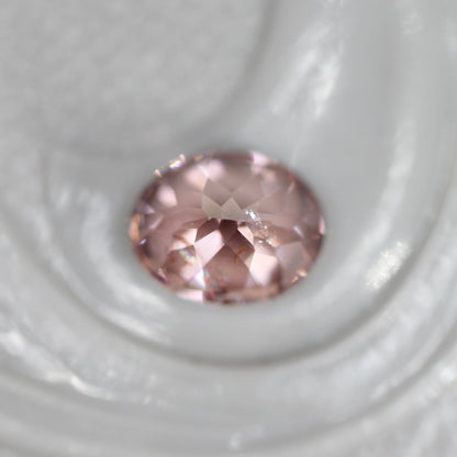 ピンクジルコン 0.50ct オーバルカット 4.8mm×3.9mm×3.1mm【MJ2705】