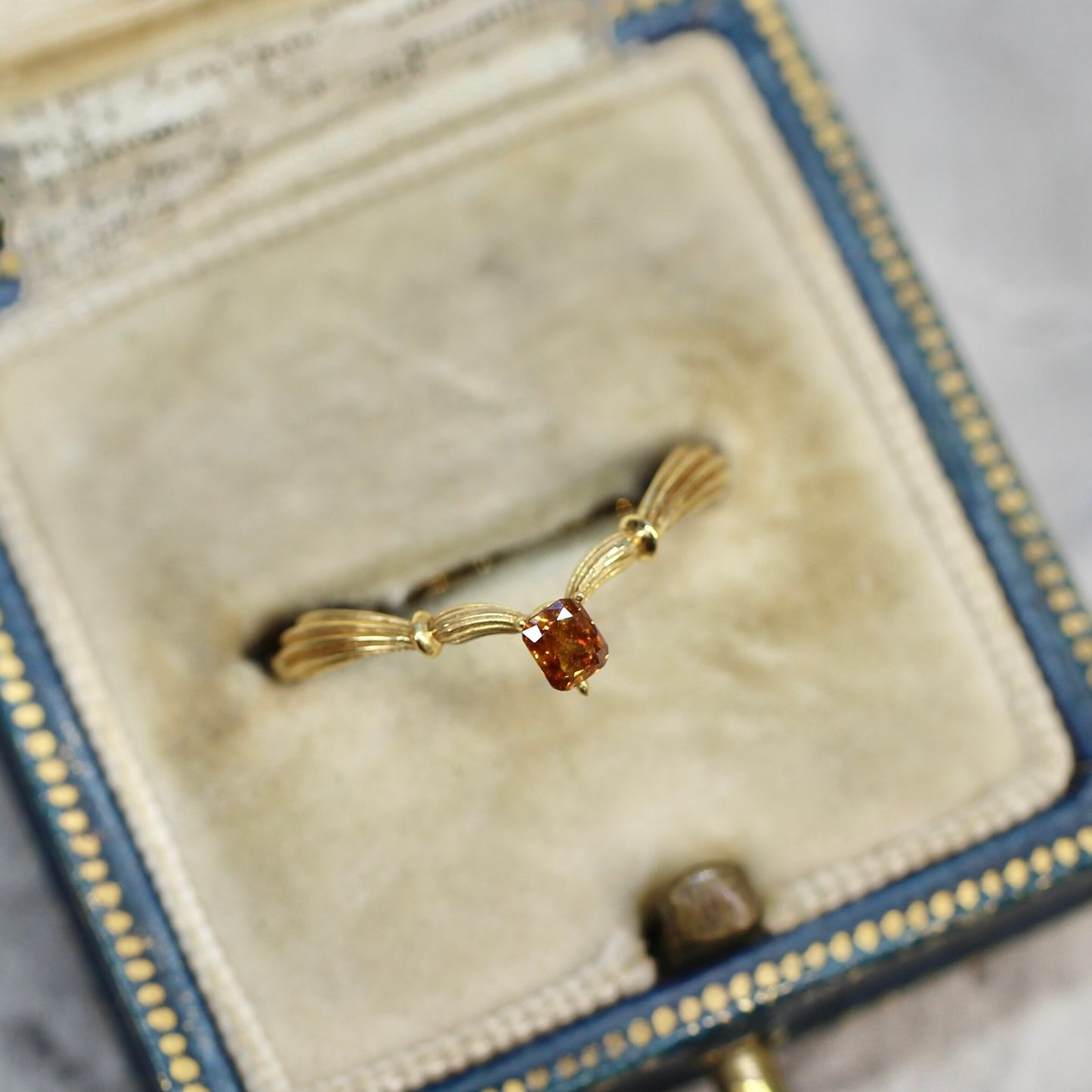 ブラウンダイヤモンド 0.115ct クッションカット 3.1mm×2.2mm×1.6mm【MJ2624】