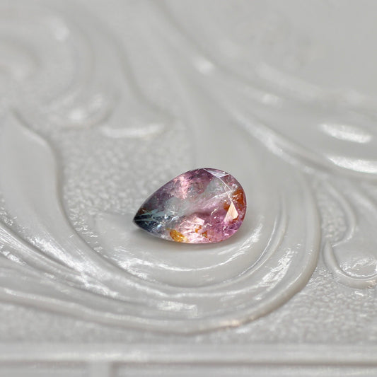 ペアシェイプ パーティーカラード トルマリン 0.34ct  5.7mm×3.6mm×1.9mm【MJ2572】