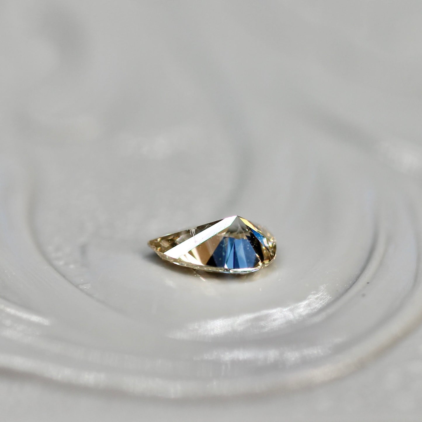 シャンパンブラウンダイヤモンド 0.125ct ペアシェイプカット 4.4mm×2.8mm×1.8mm【MJ2627】