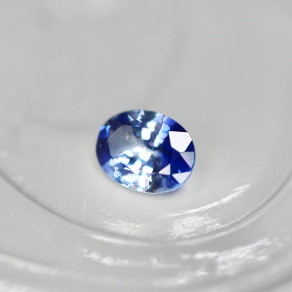 バイカラーサファイア 0.13ct オーバルカット 3.7mm×2.8mm×1.8mm【MJ2560】