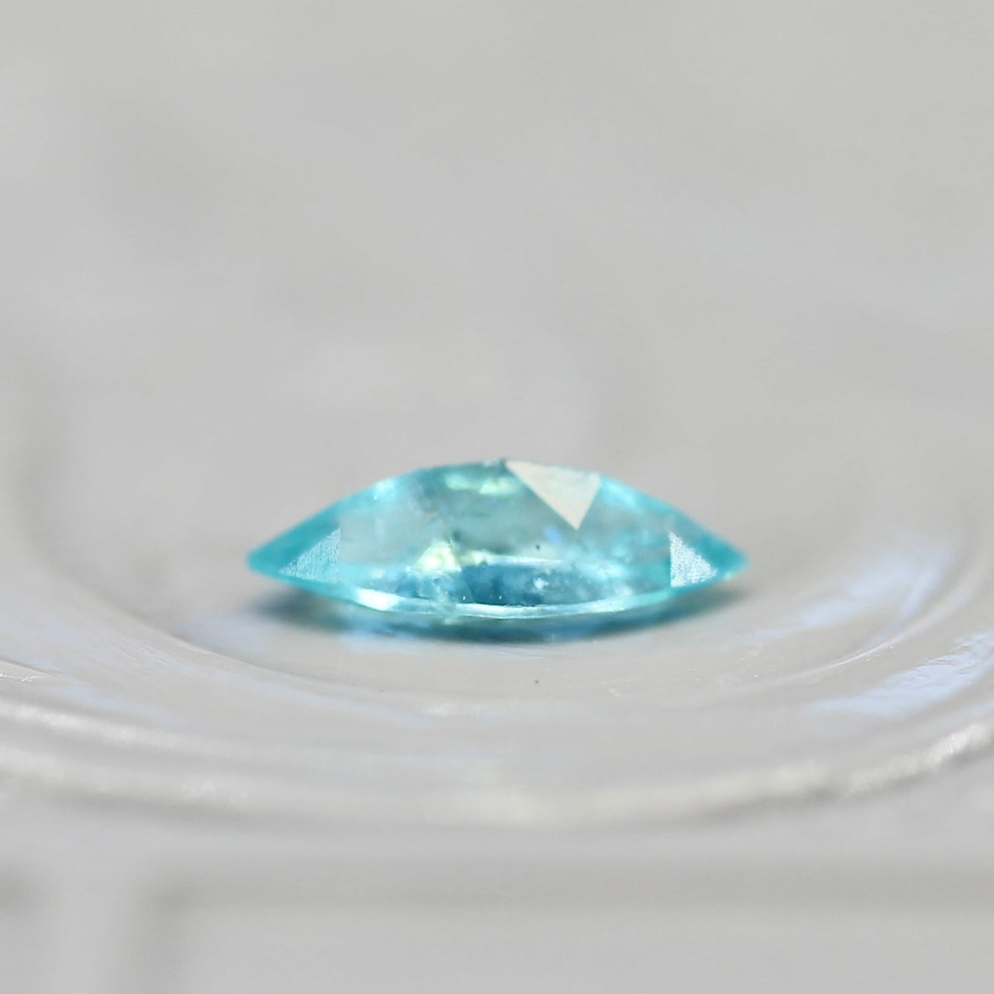 パライバトルマリン 0.180ct ブラジル産 マーキスカット 5.8mm×2.6mm×1.8mm【MJ2718】