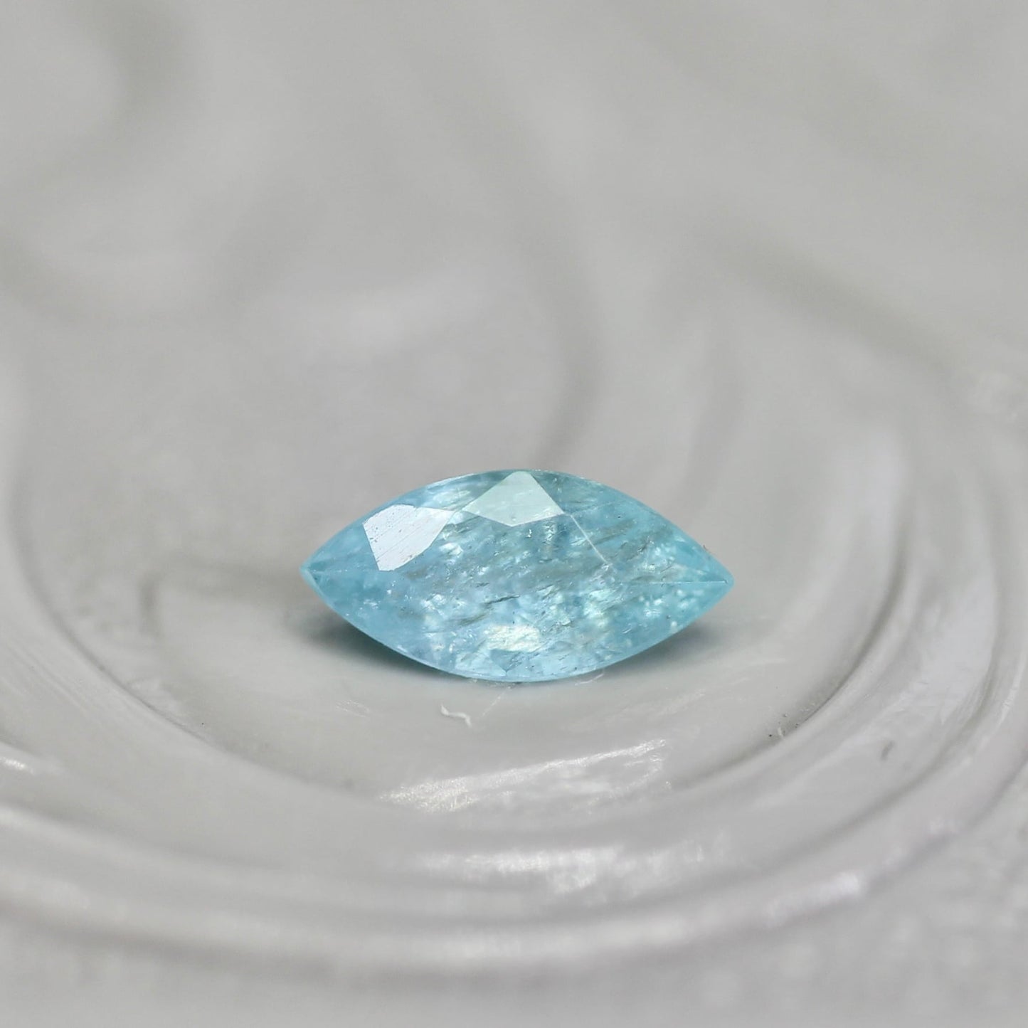 パライバトルマリン モザンビーク産 0.19ct マーキスカット 5.6mm×2.7mm×2.1mm【MJ2741】