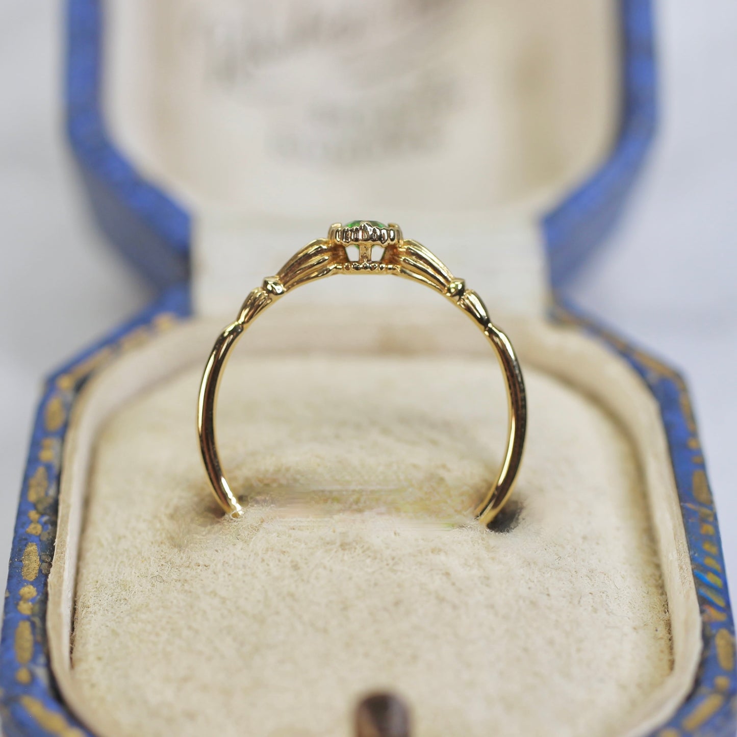 デマントイドガーネット 0.145ct ラウンドブリリアントカット K10YG ミルフレーム×アンティークアーム【MJ2846】