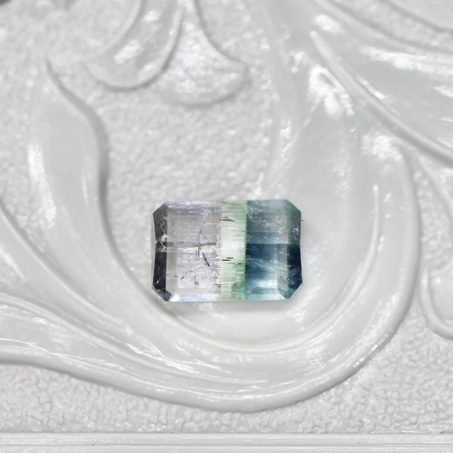 パーティーカラードトルマリン 0.74ct エメラルドカット 6.7mm×4.5mm×2.8mm【MJ2661】