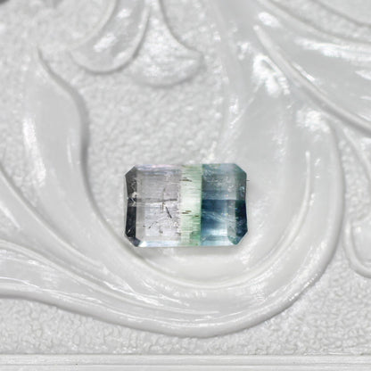 パーティーカラードトルマリン 0.74ct エメラルドカット 6.7mm×4.5mm×2.8mm【MJ2661】