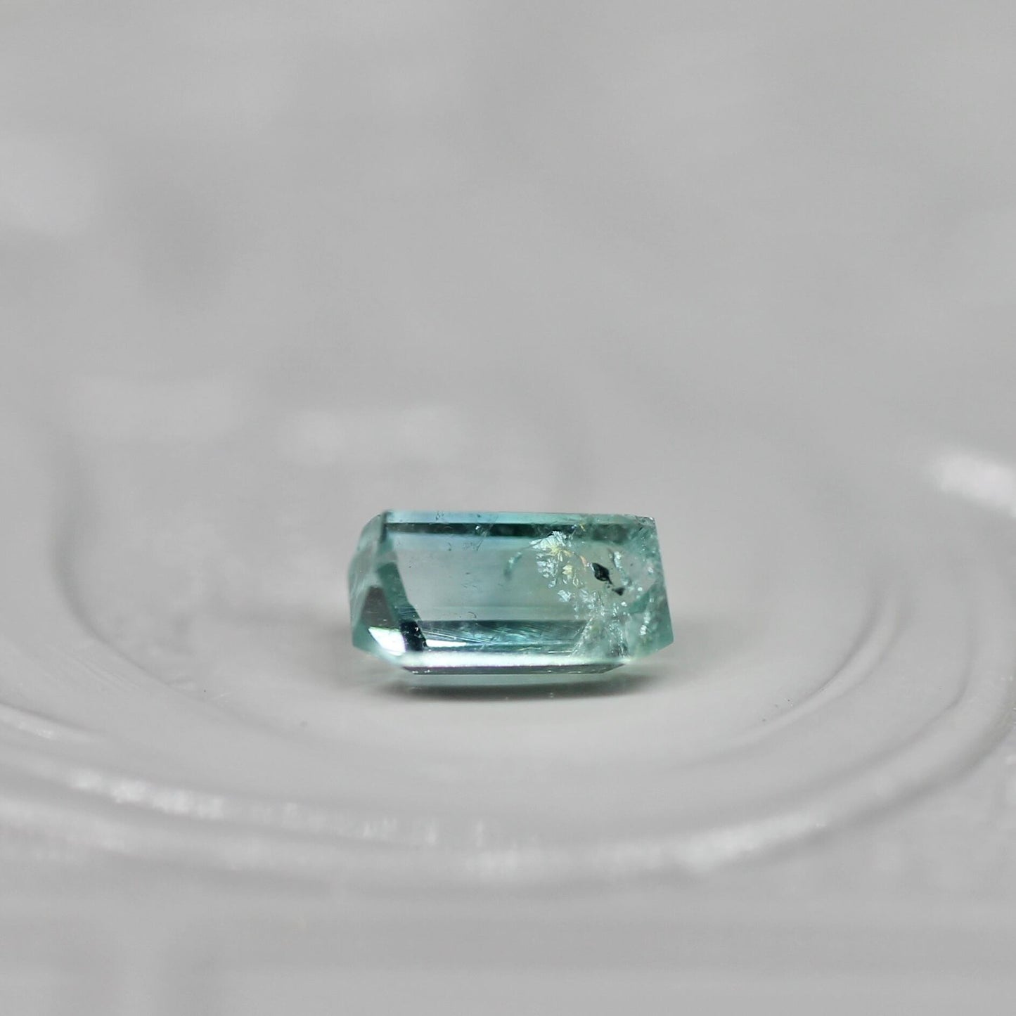 バイカラートルマリン 0.27ct エメラルドカット 4.6mm×3.0mm×2.5mm【MJ2666】