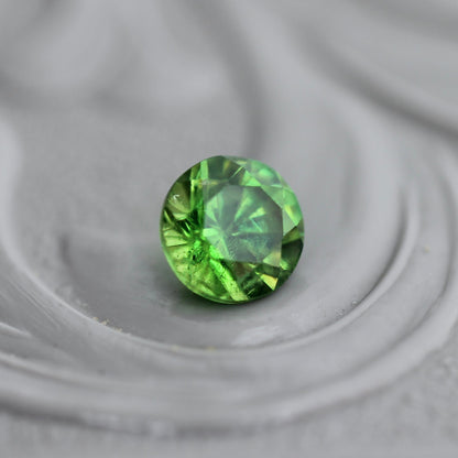 デマントイドガーネット 0.38ct 4.2mm 【MJ2409】