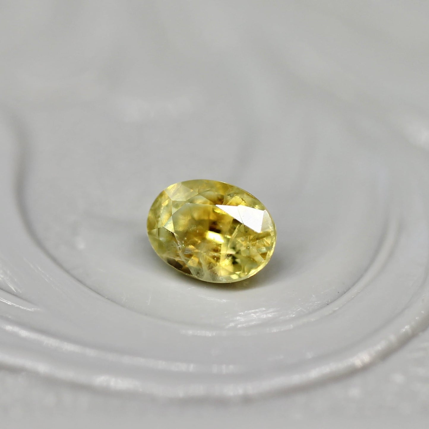 モンタナサファイア 0.26ct オーバルカット 3.8mm×2.7mm×1.9mm  【MJ2633】