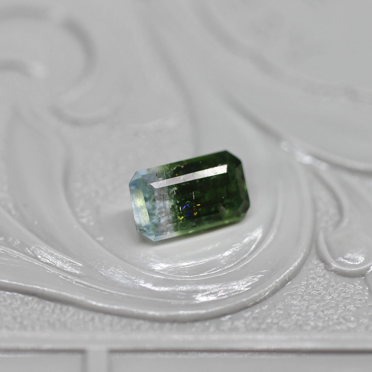 エメラルドカット バイカラートルマリン 0.65ct 6.1mm×3.5mm-2.5mm 【MJ2517】