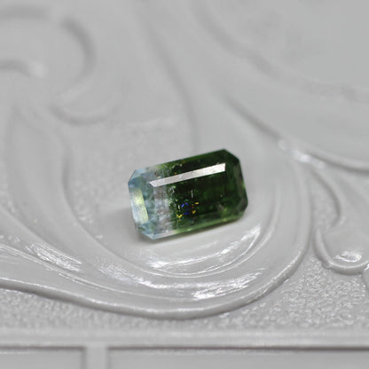 エメラルドカット バイカラートルマリン 0.65ct 6.1mm×3.5mm-2.5mm 【MJ2517】