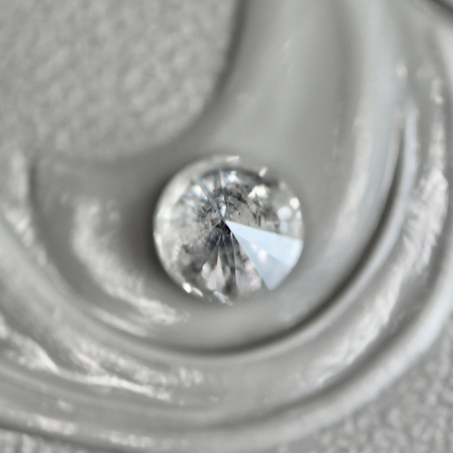 ソルトアンドペッパーダイヤモンド 0.26ct 3.8mm 【MJ2443】