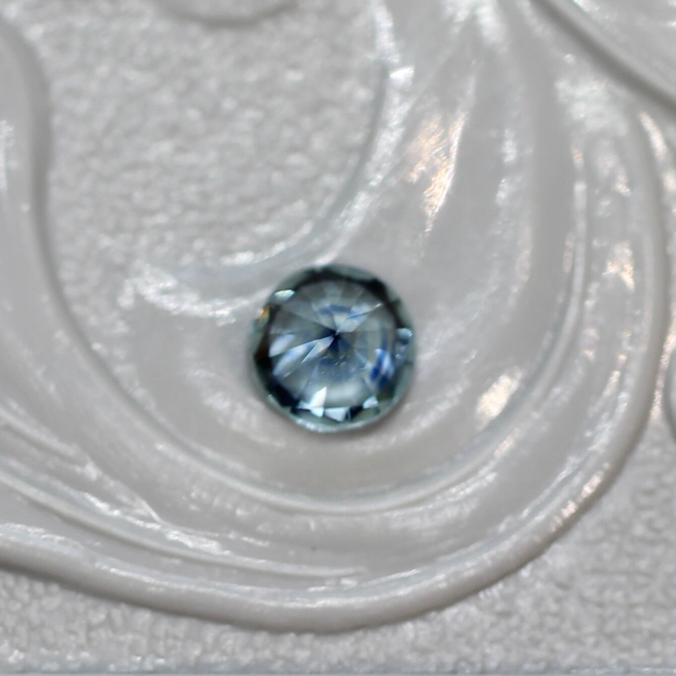 モンタナサファイア 0.25ct ラウンドカット 3.8mm×3.8mm×2.5mm アメリカ・モンタナ州産 紫陽花【MJ2598】