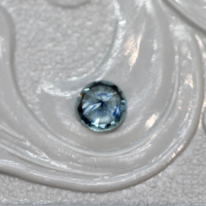 モンタナサファイア 0.25ct ラウンドカット 3.8mm×3.8mm×2.5mm アメリカ・モンタナ州産 紫陽花【MJ2598】