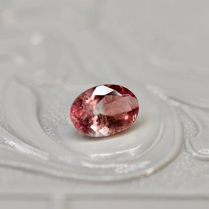 オーバルカット バイカラートルマリン 0.70ct  6.6mm×4.5mm×2.9mm【MJ2569】