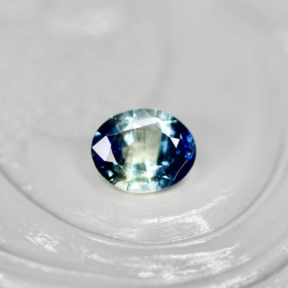 バイカラーサファイア 0.20ct オーバルカット 4.1mm×3.3mm×2.0mm【MJ2558】