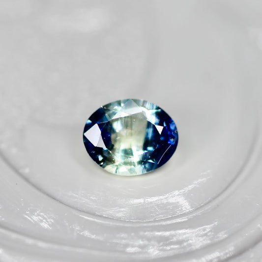 バイカラーサファイア 0.20ct オーバルカット 4.1mm×3.3mm×2.0mm【MJ2558】