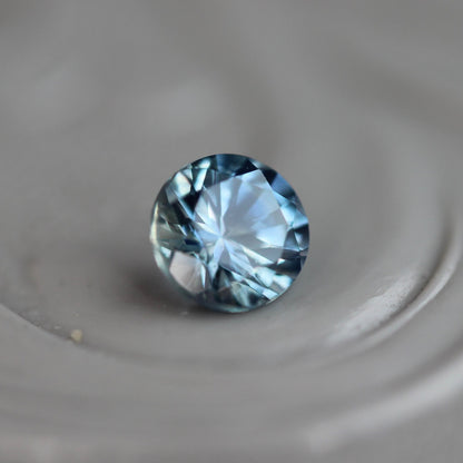 モンタナサファイア 0.27ct 3.7mm アメリカ・モンタナ州産 蘭 【MJ2425】