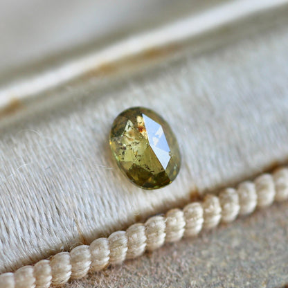 オーバルローズカット オリーブグリーンダイヤモンド 0.23ct 4.4mm×3.3mm-1.5mm 【MJ2472】