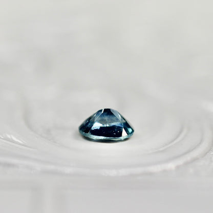 モンタナサファイア 0.21ct オーバルカット 3.8mm×2.7mm×1.5mm 【MJ2632】