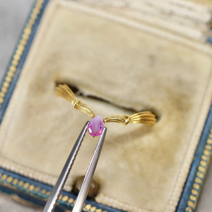 ペアシェイプ カット シルキーパープルピンク バイカラーサファイア　0.12ct  3.2mm×2.3mm×1.3mm 【MJ2523】