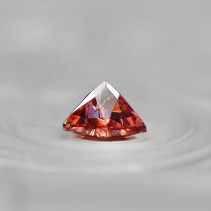 ピンクジルコン 0.53ct トリリアント特殊カット 4.8mm×4.8mm×3.3mm【MJ2700】