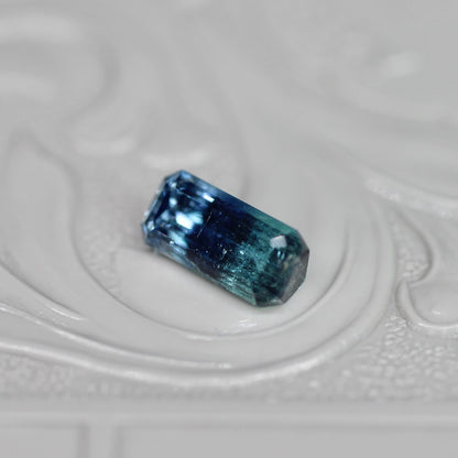 パーティーカラードトルマリン 0.77ct エメラルドカット 7.5mm×3.6mm×5.0mm【MJ2651】