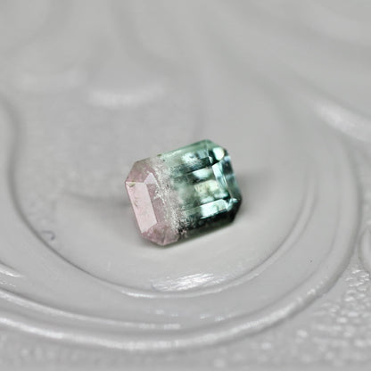 バイカラートルマリン 0.34ct エメラルドカット 4.4mm×3.5mm×2.9mm【MJ2668】