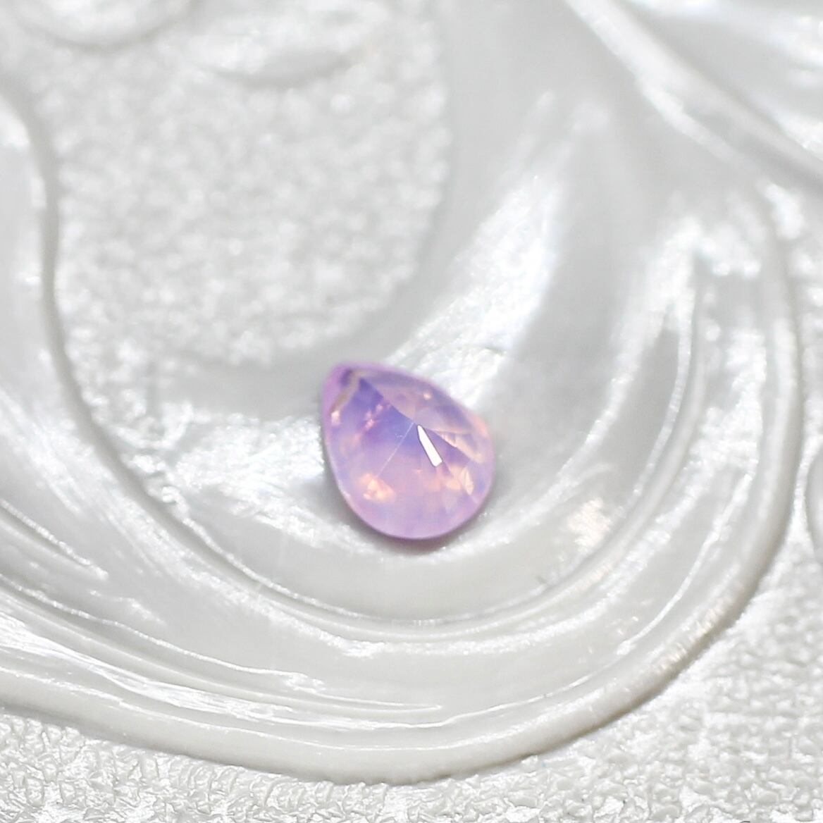 ペアシェイプカット シルキーパープルピンクサファイア　0.19ct  3.6mm×2.6mm×1.9mm 【MJ2525】